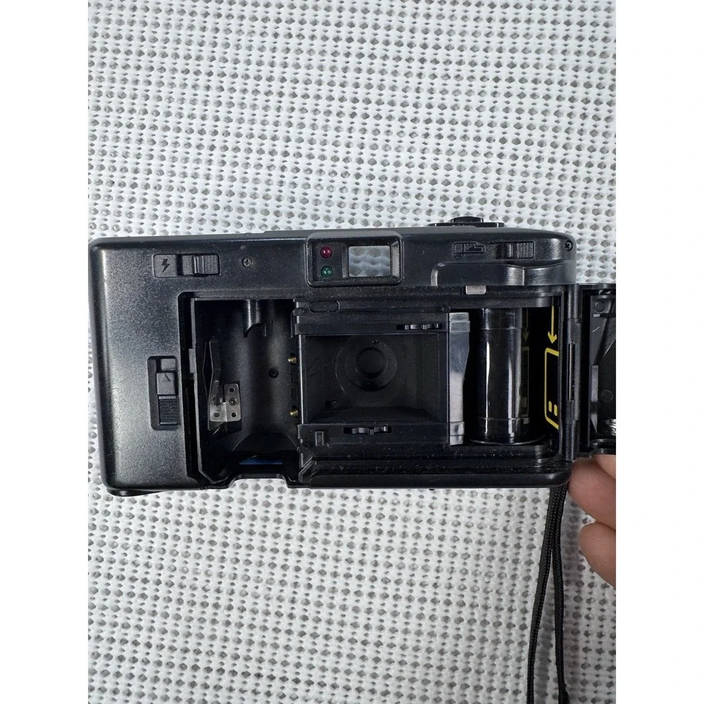 (B-2) Vivitar PS20 Point And Shoot 35mm Film Camera Blue Powers On Untested